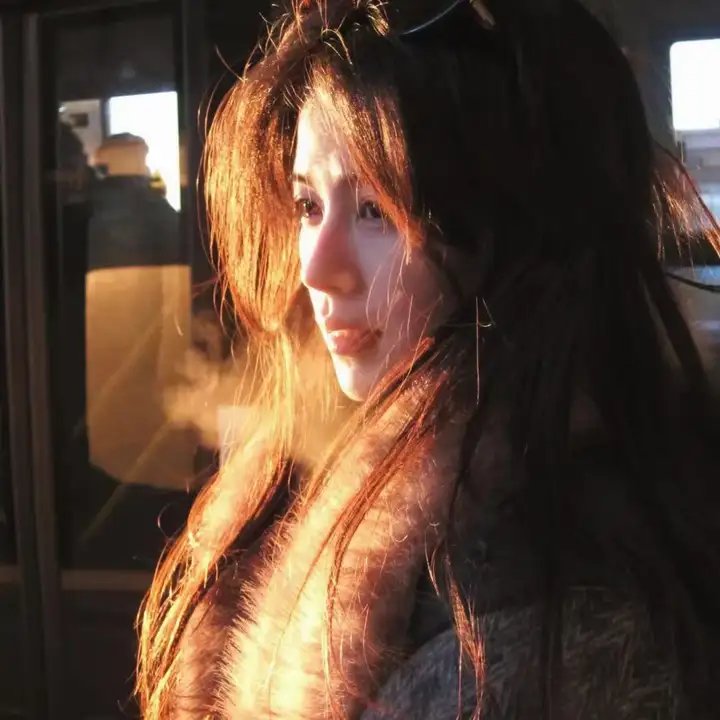 白月光塌房后，真命天子找上门啦